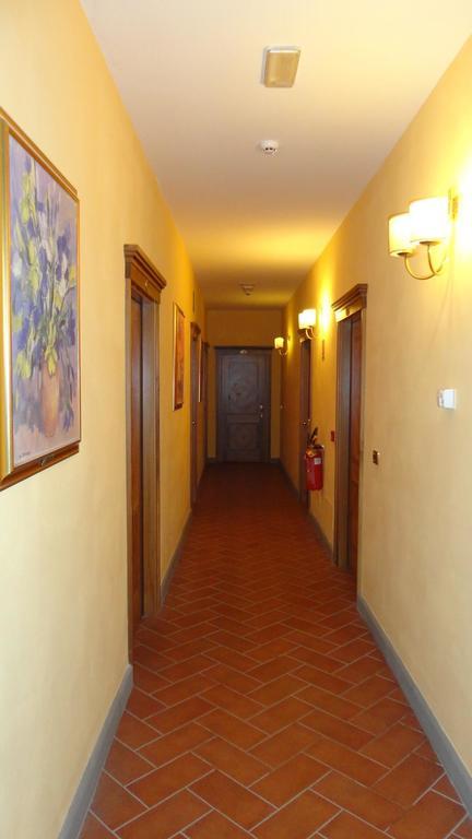Hotel La Rosa Ronta Exterior foto