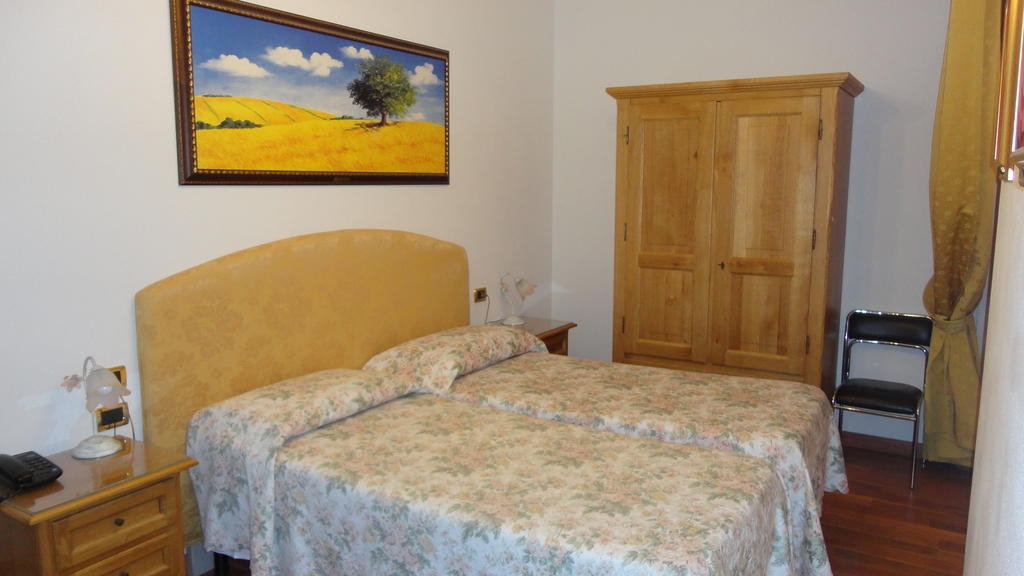 Hotel La Rosa Ronta Quarto foto